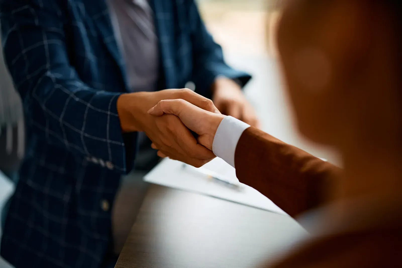Handshake between business people sealing a corporate wellness pitch