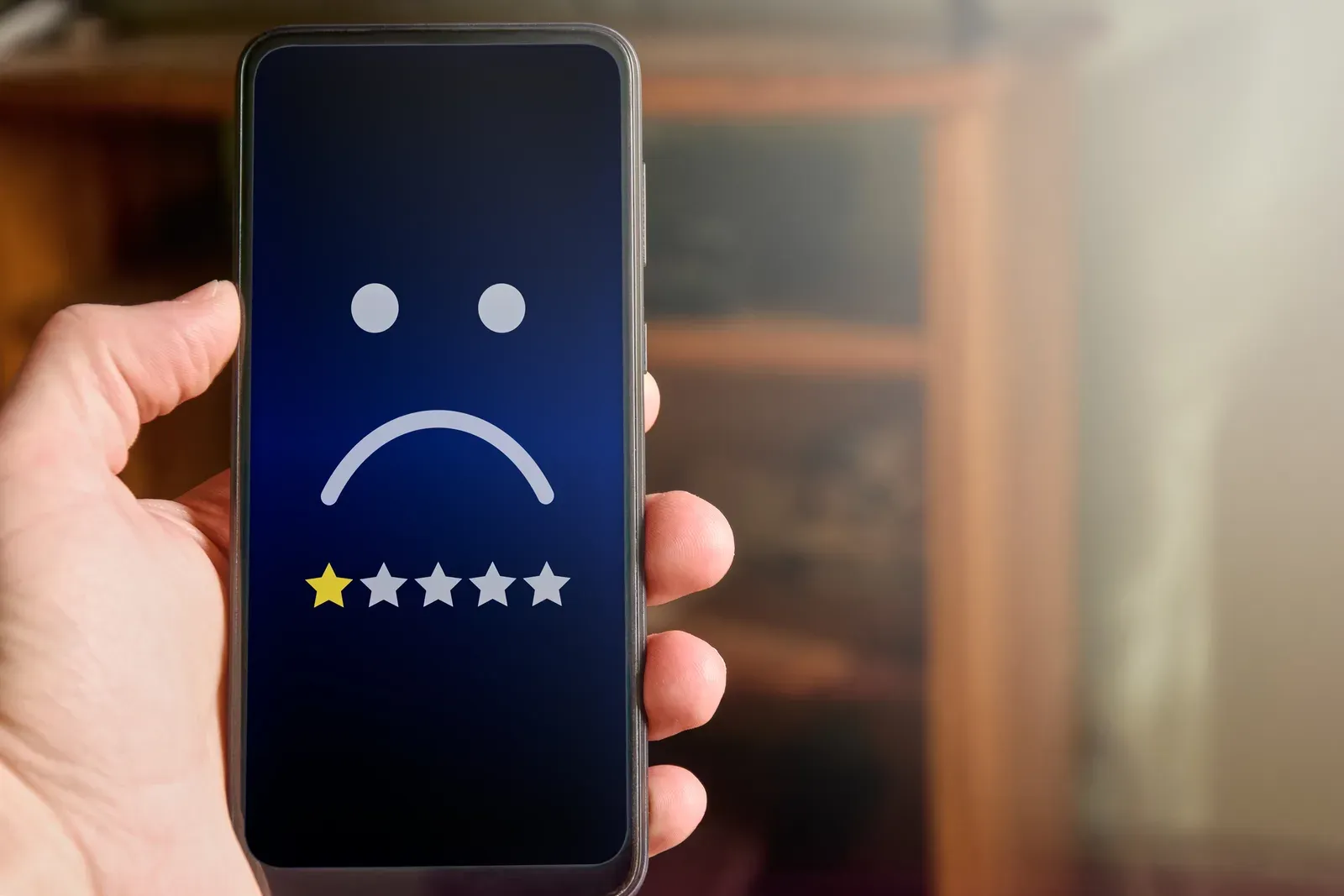 One star rating on a phone screen, the review a trainer must answer